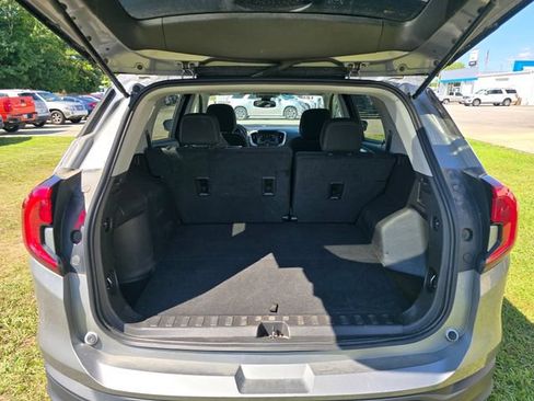 Used 2024 GMC Terrain SLE FWD image 29