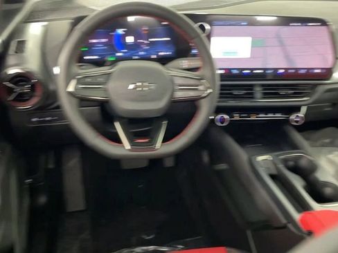 New 2025 Chevrolet Equinox EV RS image 15