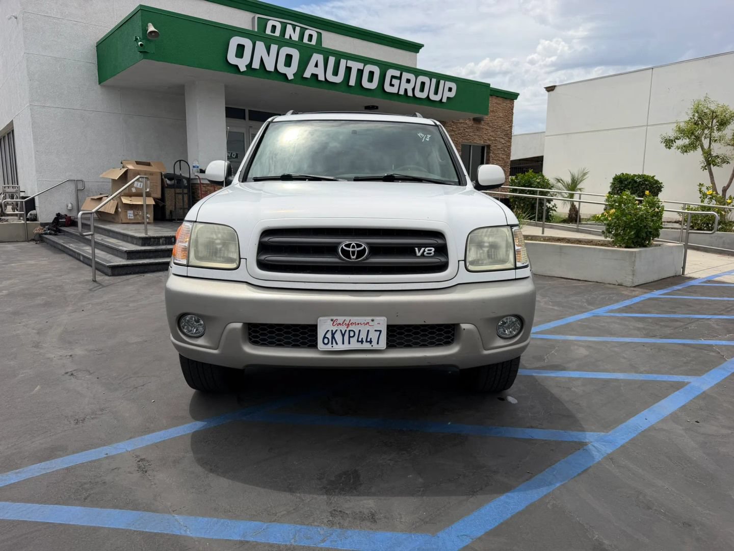 Used 2004 Toyota Sequoia SR5 RWD image 2