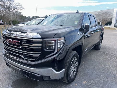 Used 2025 GMC Sierra 1500 SLT image 1