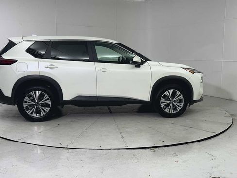 Used 2022 Nissan Rogue SV image 9