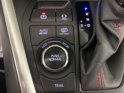 Used 2023 Toyota RAV4 SE image 18