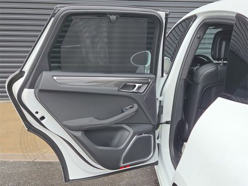 Certified 2026 Porsche Macan GTS image 17