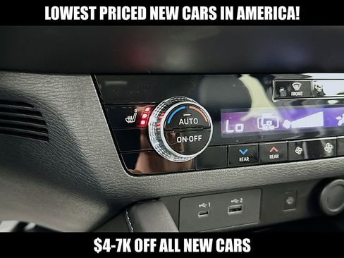 New 2024 Mitsubishi Outlander SEL image 25