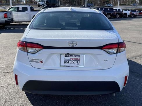 Used 2023 Toyota Corolla LE image 4
