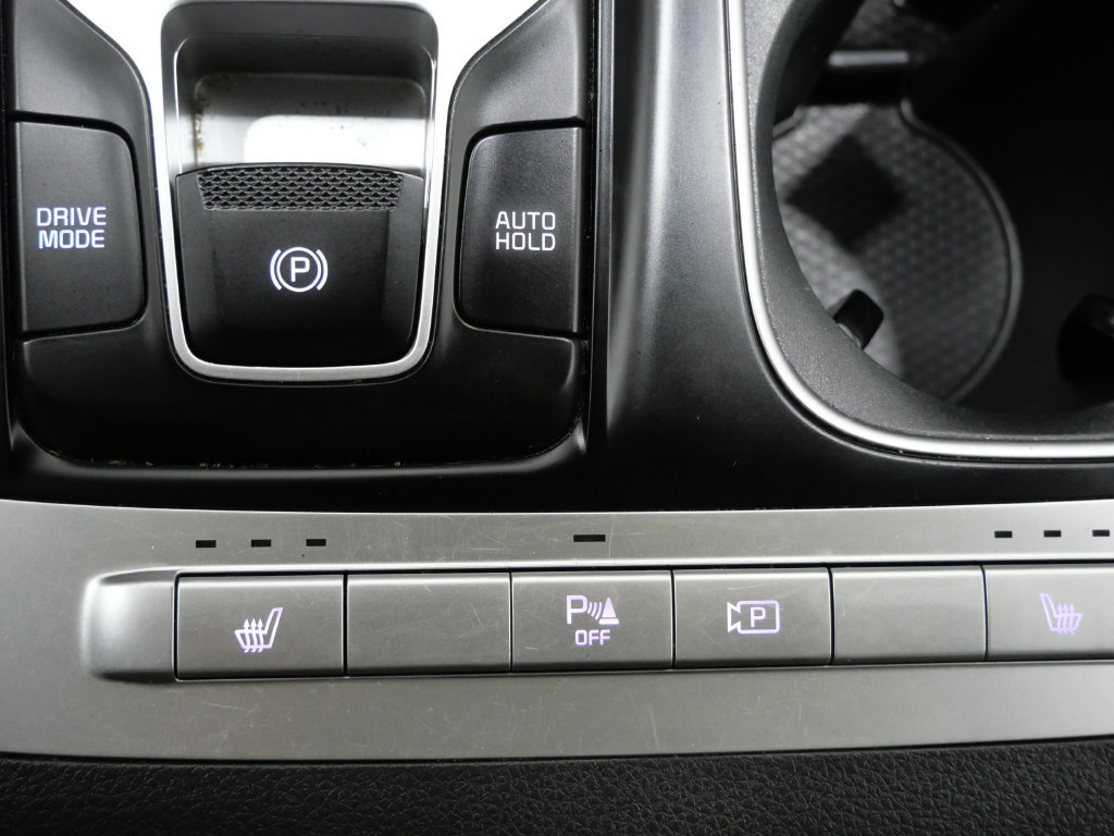 Used 2024 Kia Carnival LX FWD image 21