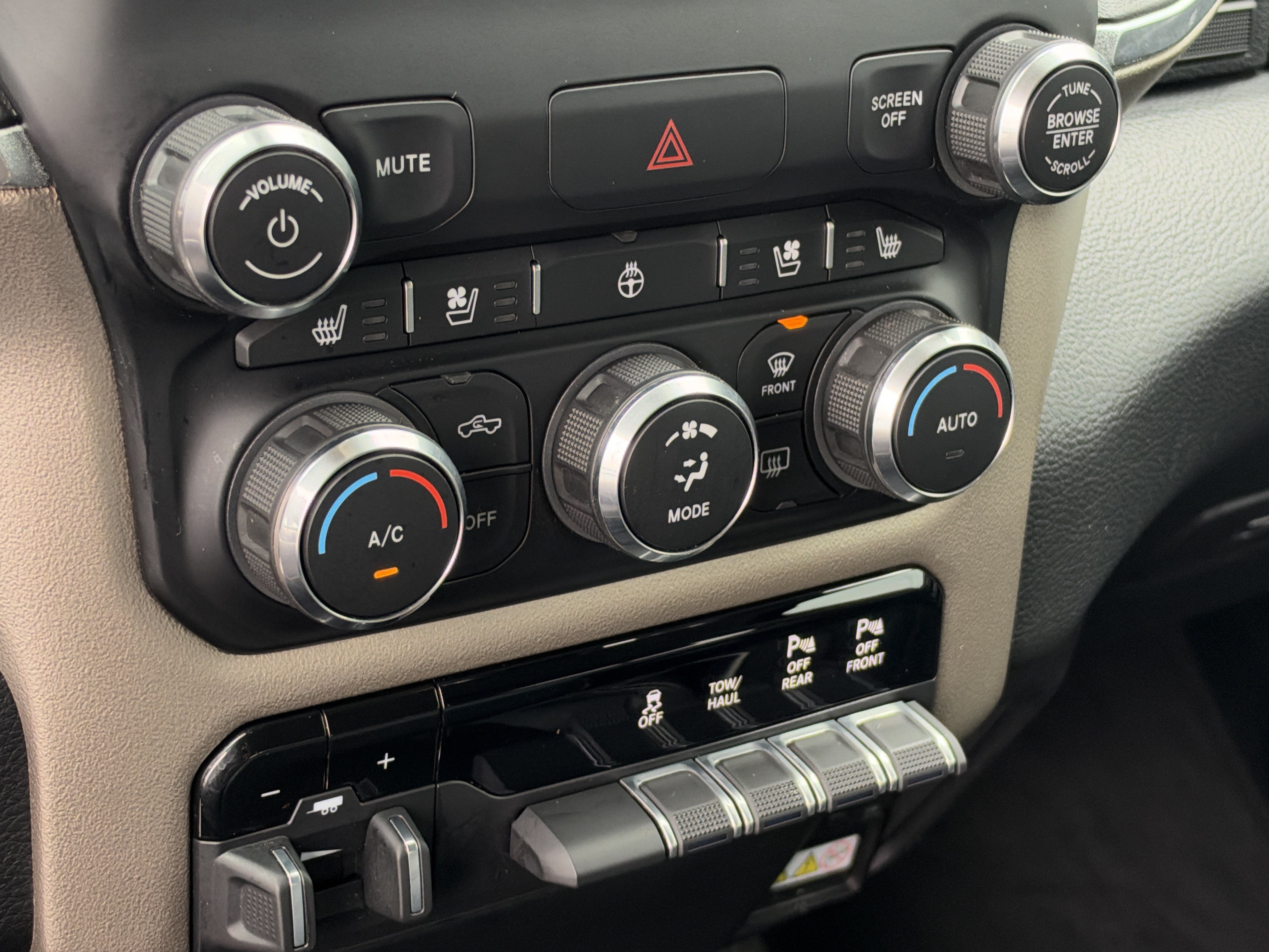 Used 2020 RAM 1500 Laramie AWD/4WD image 35