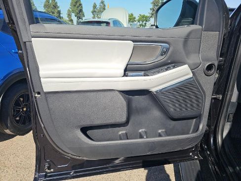 Used 2025 Ford Expedition Max Platinum AWD/4WD image 9