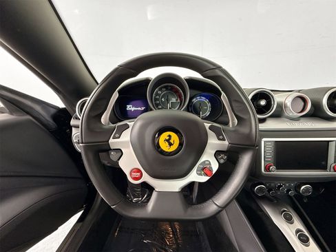 Certified 2018 Ferrari California T image 10