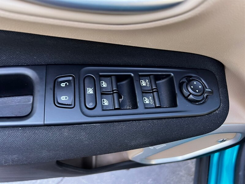 Used 2019 Jeep Renegade Latitude w/ Safety & Security Group II AWD/4WD image 22