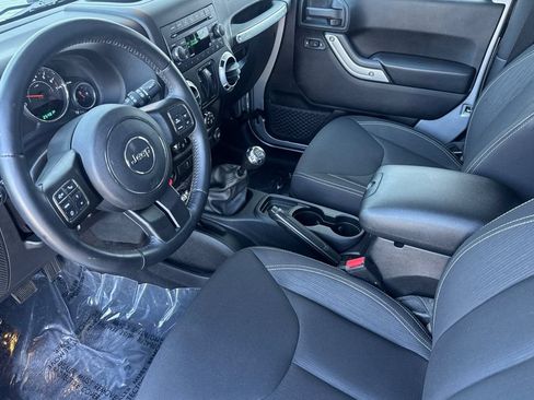 Used 2016 Jeep Wrangler Rubicon w/ Power Convenience Group AWD/4WD image 9