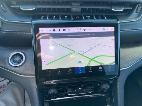 Used 2023 Jeep Grand Cherokee Limited image 17