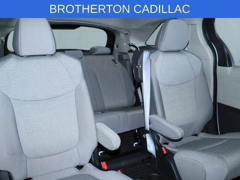Used 2024 Toyota Sienna LE AWD/4WD image 23