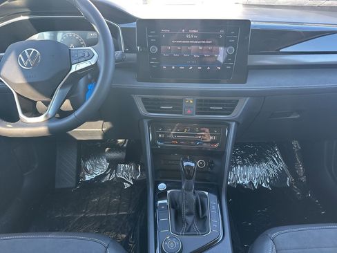 New 2026 Volkswagen Taos SE image 15