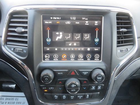 Used 2018 Jeep Grand Cherokee Limited image 19