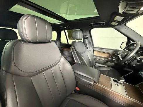 Used 2025 Land Rover Range Rover SE AWD/4WD image 28