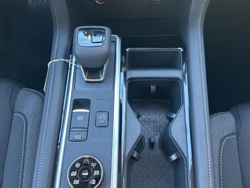 New 2025 Nissan Pathfinder SV w/ SV Premium Package image 11