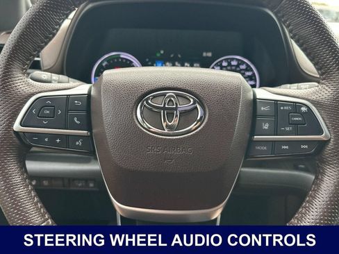 Used 2023 Toyota Sienna Platinum FWD image 31