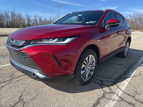 Certified 2023 Toyota Venza XLE AWD/4WD image 2