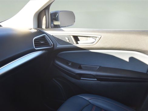 Certified 2022 Ford Edge SEL w/ Sport Appearance Package image 15