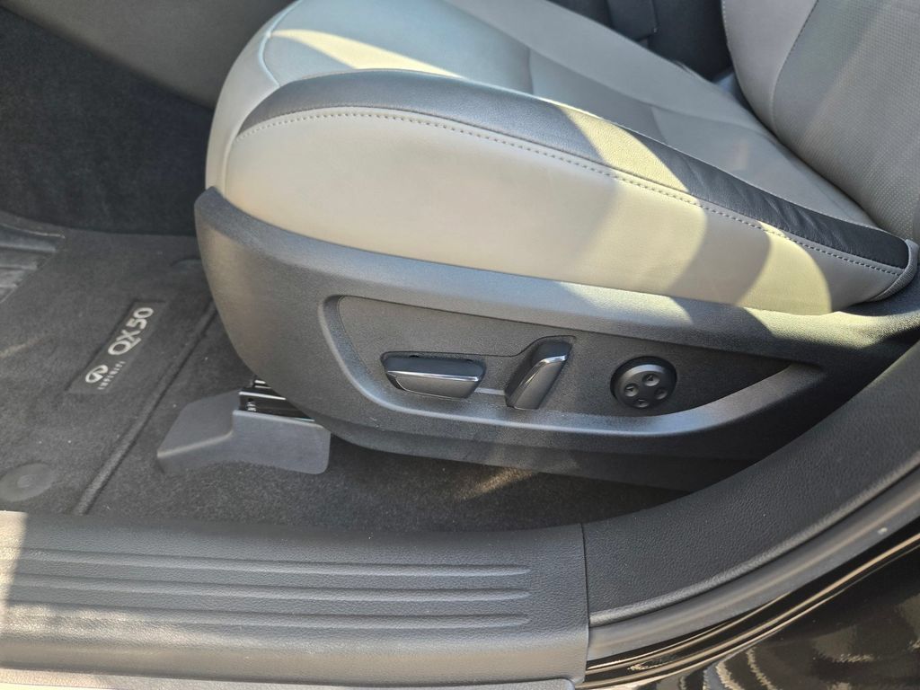 Used 2023 INFINITI QX50 Luxe FWD image 16