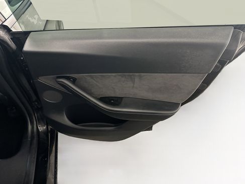 Used 2020 Tesla Model Y Long Range image 31