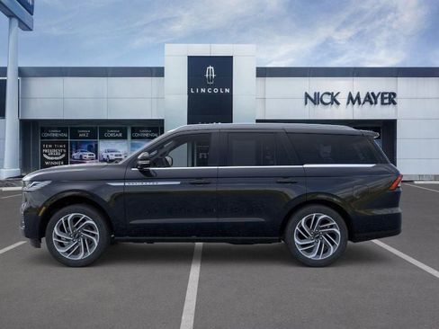 New 2025 Lincoln Navigator Reserve image 3