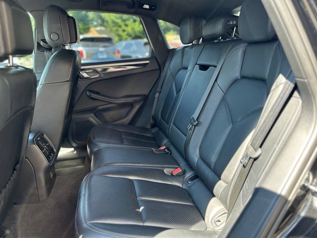 Used 2024 Porsche Macan AWD/4WD image 17