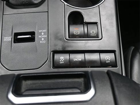 Used 2022 Toyota Highlander XLE image 9