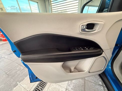 Used 2018 Jeep Compass Latitude w/ Popular Equipment Group image 39