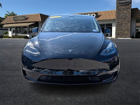 Used 2023 Tesla Model Y Performance image 2