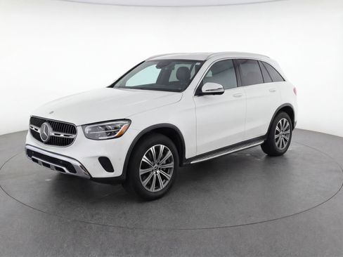 Used 2024 Mercedes-Benz GLC 300 4MATIC image 3
