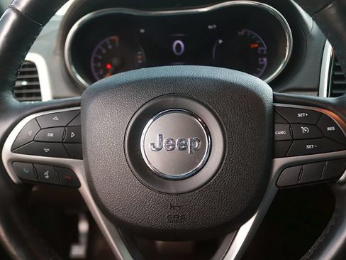 Used 2018 Jeep Grand Cherokee Limited AWD/4WD image 16