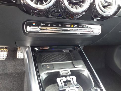 Used 2025 Mercedes-Benz GLA 250 4MATIC image 18