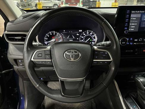 Used 2022 Toyota Highlander XLE image 19