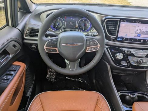 New 2026 Chrysler Pacifica Pinnacle w/ Trailer Tow Group image 14