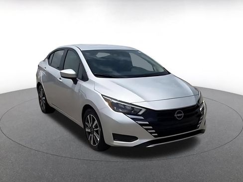 Used 2025 Nissan Versa SV FWD image 3