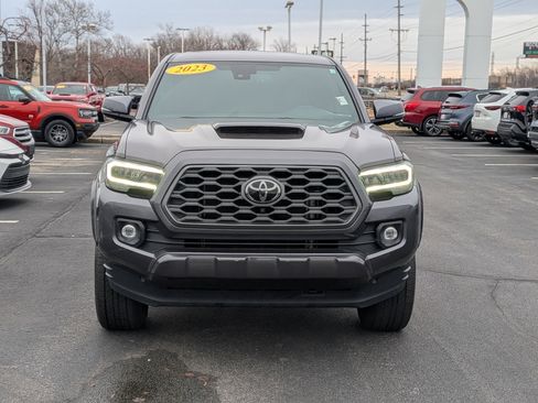 Used 2023 Toyota Tacoma TRD Off-Road image 2