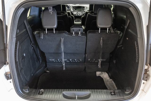 Used 2022 Chrysler Pacifica Limited w/ Uconnect Theater Family Group FWD image 43