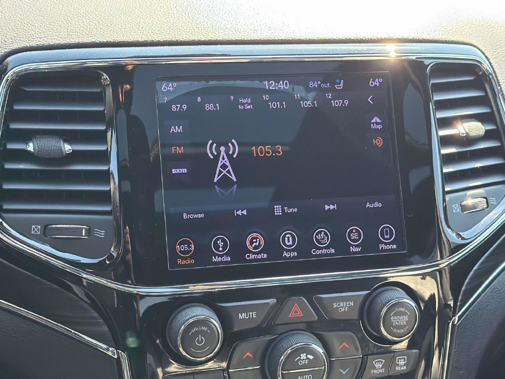 Used 2019 Jeep Grand Cherokee Limited w/ Luxury Group II AWD/4WD image 16