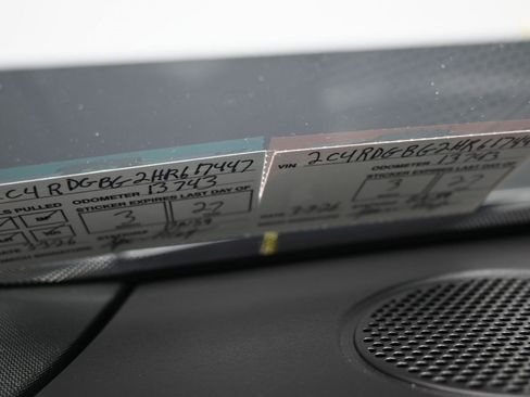 Used 2017 Dodge Grand Caravan SE image 10