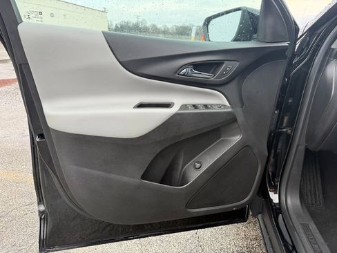 Used 2022 Chevrolet Equinox LT w/ Driver Convenience Package image 34