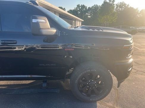 Used 2025 RAM 2500 Laramie AWD/4WD image 2