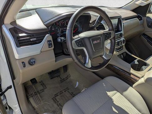 Used 2017 GMC Yukon SLE w/ SLE Value Package image 9
