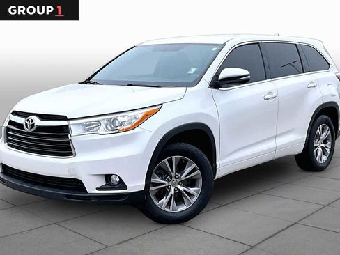 Used 2015 Toyota Highlander Plus FWD image 1