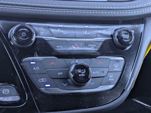 New 2026 Chrysler Pacifica Select image 15