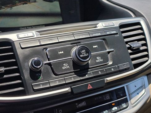 Used 2014 Honda Accord LX image 32
