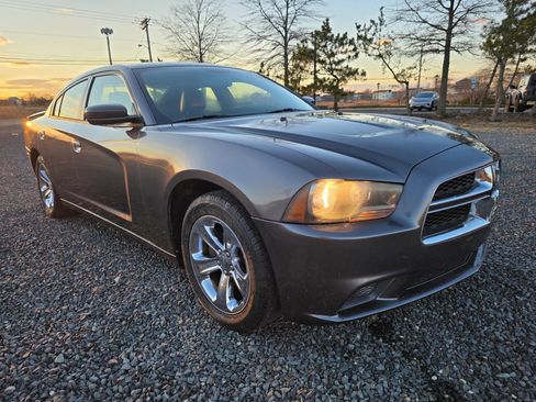 Used 2014 Dodge Charger SE w/ Sport Appearance Group image 8