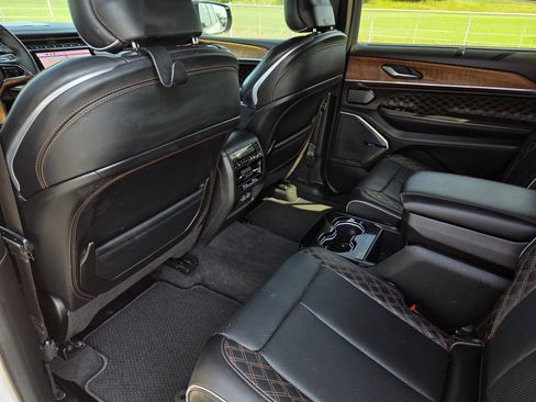 Used 2025 Jeep Grand Cherokee L Summit AWD/4WD image 30