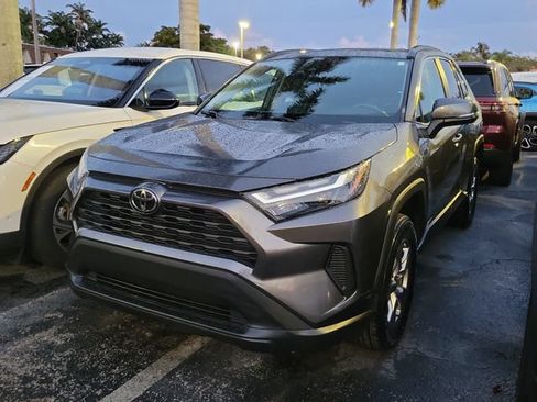 Used 2022 Toyota RAV4 XLE w/ Convenience Package FWD image 31